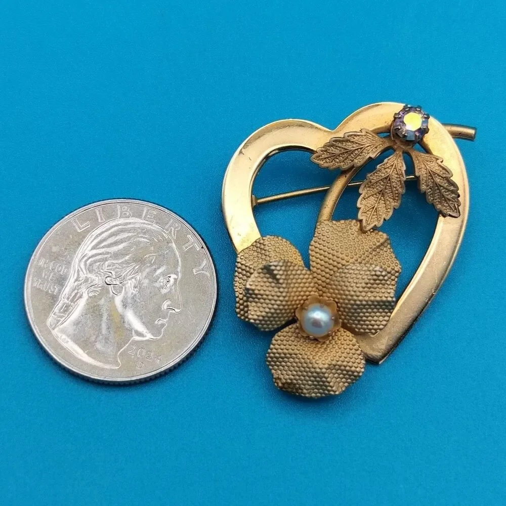 Vintage Gold Tone Heart Floral Brooch Pin 1.25